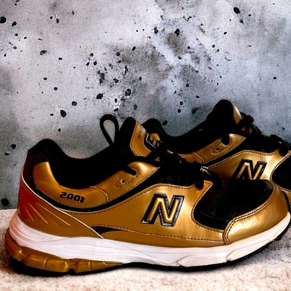 New Balance 2001 running shoes black/white/golden bronze ELITE EDITION - Picture 1 of 16